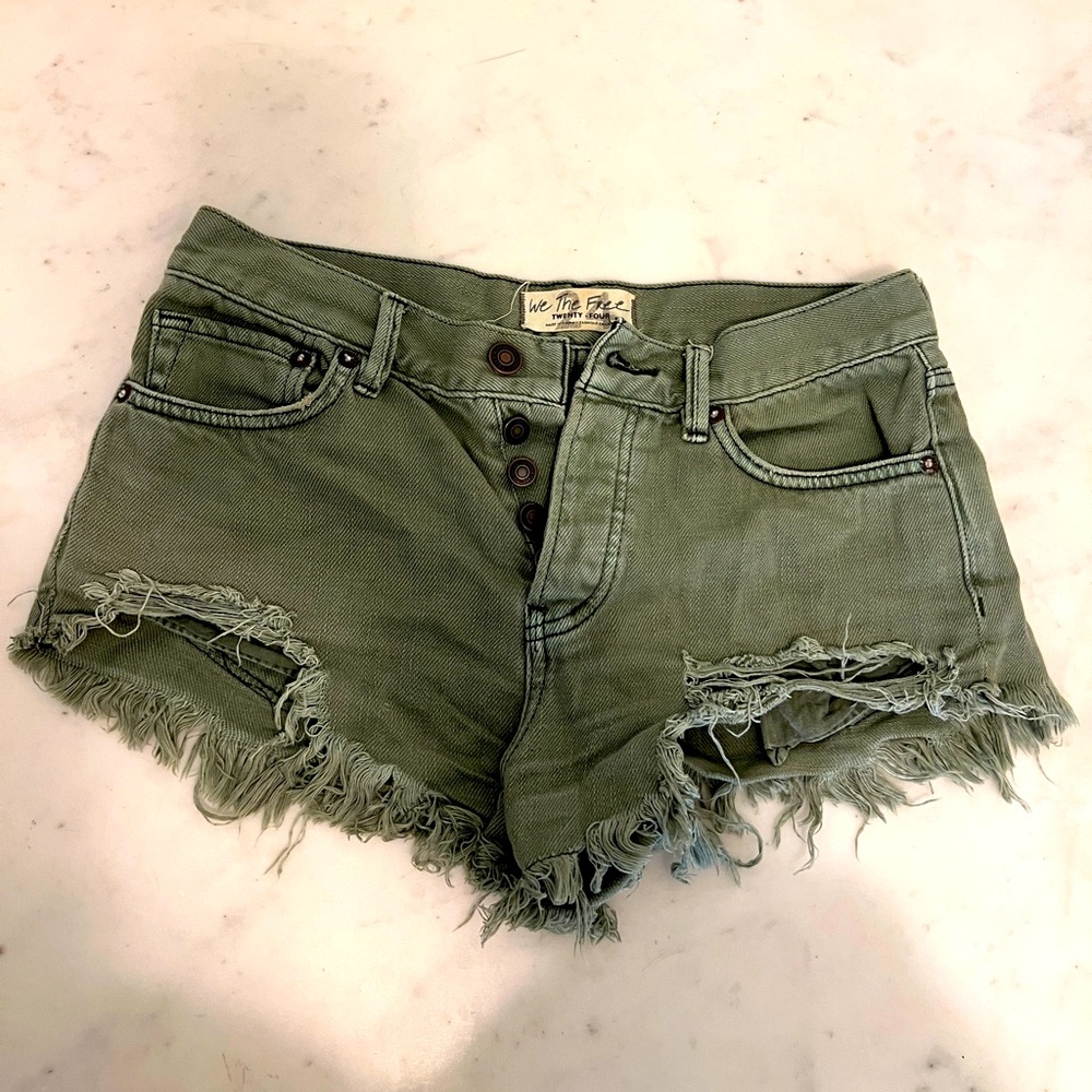 Size 24. Free People Olive Wash Denim Short Shorts.